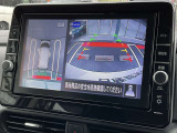 まるで真上から見ているような、視認性の良いアラウンドビューモニターです。駐車が苦手な方でもこれでらくらく駐車できますよ。
