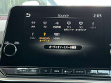 ラジオやBluetooth、USB接続に加え、iPhoneを車のディスプレイに接続し、ナビや通話、音楽再生などおなじみのアプリ機能を安全かつ簡単に操作できるAppleCarPlayも付いています!