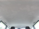 天井の状態も良好です。タバコを吸っていた車は、天井の色が変色してしまっているものもあります。中古車探しの際は、天井の状態も重要なポイントですよ!