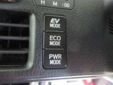 EVドライブモードで、エンジン音や排気ガスを気にすることなく走れます。早朝・深夜や屋内の駐車場などで重宝しますよ♪