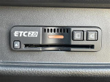 【ETC2.0(DSRC)】ETCカードを挿入すれば料金所はノンストップで通過できます。ETC限定の割引や、高速道路の情報提供サービスを利用できます。