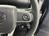 前方の車との車間を設定し、スピードを上げたり緩めたりを自動で行ってくれる追尾式の「レーダークルーズ」。上級装備の一つです!高級車にしかつかない嬉しい機能です。