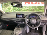 ご覧のように、視界が広く運転しやすいように設計されています。また、デュアルフルオートエアコンで快適です。