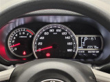 【メーターまわり】ドライバーから見やすい位置にあって安全運転に寄与します。メーターも見やすくてシンプルなデザインになっております。