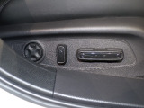 【パワーシート】メモリー機能付きパワーシート装備車です。電動でシートが動きます、高級感がありとても便利な機能です!