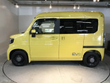 スライドドアなら狭い駐車場でもドアをぶつける心配がありません。ステップが低く乗り降りもしやすいです。