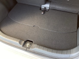 アイデア次第でいろいろな使い方ができる広くて使い勝手のいい荷室。