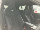BMWを熟知したメカニックによる、360度の納車前点検。ドイツ本国と同様の教育・訓練を受けたメカニックが徹底的に点検、整備した後にお客様にお引渡しします。