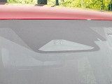 【プリクラッシュセーフティ】前方の車両等を検知し、衝突しそうな時は警報で注意を促し、ブレーキを踏む力をサポート。ブレーキを踏めなかった場合は衝突被害軽減ブレーキが作動、衝突回避をサポートします。