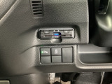 ビルトインタイプの【ETC】で見た目もスッキリ。高速道路の利用にとても便利です。【安全装置】衝突被害軽減ブレーキ・横滑り抑制機能・路外逸脱制御機能も付いていますので安心です。