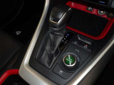 電動パーキングブレーキ・ブレーキホールドを装備してます。ホールド機能は信号待ちが多い一般道で疲労軽減になり、大好評です!