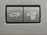 【パワーバックドア】スマートキーや運転席のボタンを押すだけでリアゲートが自動で開閉します!荷物を持っている時や、高い位置にあるバックドアを閉める際に便利な機能です♪