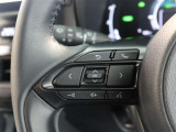 ステアリングスイッチ付き。前方から目を離すことなく操作することが可能です。