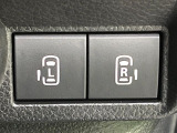 【両側パワースライドドア】スマートキーや運転席のスイッチで後席両側スライドドアの開閉が可能♪電動だから力を入れてドアを開ける必要が無く、小さなお子様でも簡単に開け閉めでき快適です♪