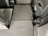 リアシートは簡単に倒すことができるので、ラゲッジルームも広がります。