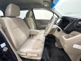 前席の画像です。是非運転席に座っていただき視界等をご確認ください。