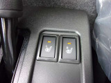 運転席シートヒーター付です。寒い時には温まりますね。