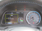 メーター中央に、様々な車両情報を表示してくれる、ディスプレイがついています。