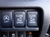 運転席からオートスライドドアの操作ができます。