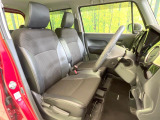 運転席まわりには十分なスペースがあり、大柄な方でもゆったり運転していただける環境です。