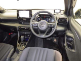 運転席まわりです。 各操作スイッチは使いやすい位置に配置されてます。