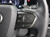 レーダークルーズコントロール(全車速追従機能付)が装備されています。高速道路で定速走行だけでなく、0km/hから約100km/hの広い範囲で先行車との車間距離を適切に保ちながら追従走行ができます。