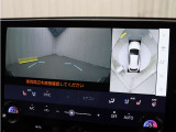 上から車両を見下ろしたような映像をナビゲーション画面に表示する「パノラミックビューモニター(床下透過表示機能付き)も搭載しています。