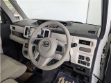 見通しのよいすっきりとした視界で、誰でも運転しやすいです。運転のしやすさは疲れにくさにも繋がりますよ♪