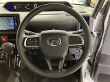 ステアリングから手を離さず、運転に集中したままオーディオ等の操作ができます。