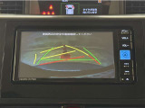 バックガイドモニター付きです。車の後方に小型カメラが付いており、バックする際の後方の様子をモニター上に表示します。