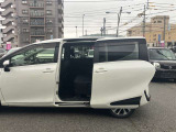電動スライドドア!!荷物で手が塞がるなど簡単にドアの開閉が出来ます!何より力いらずで開閉OK!女性やお年寄りにも優しい。電動機能はOFFにもできますから元気なお子様の駆け出しも安心!