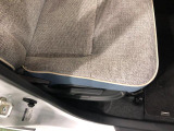 痛みの出やすい運転席シートの角、フロアマット、座面、ともに良好です