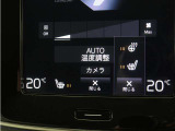 フロントシートには、シートヒーターに加えステアリングホイールヒーターも装備しています。シートヒーターはフロントだけでなくリアシートにも装備。4席で独立した調整が可能です。