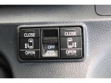 スライドドアの開閉は、ドアハンドルはもちろん運転席からのスイッチ操作でも可能です。お子様の送迎時の乗り降りも一段と楽になります。