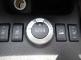 4WDと2WDの切り替えダイヤルになっております♪