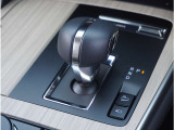 【シフトレバー】シフトもとても操作しやすいデザインになっております。運転する人の事を第一に考えた操作性の高い仕様です。
