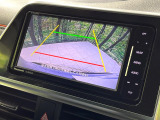 【バックカメラ】駐車時に後方がリアルタイム映像で確認できます。大型商業施設や立体駐車場での駐車時や、夜間のバック時に大活躍!運転スキルに関わらず、今や必須となった装備のひとつです!
