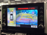 【パノラミックビューモニター】専用のカメラにより、上から見下ろしたような視点で360度クルマの周囲を確認することができます☆死角部分も確認しやすく、狭い場所での切り返しや駐車もスムーズに行えます。
