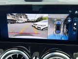 360度カメラが装備されておりますので真上から見下ろした映像を確認しながら駐車スペースへ止める事が出来ます。大変便利な機能です。