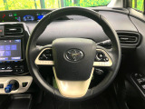 インテリアに合わせたデザインのステアリングは、運転される方のことも考え、運転しやすい形状、大きさです。是非一度、実際に触ってお確かめください。