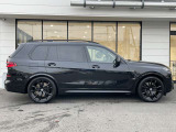 BMWを熟知したメカニックによる、360度の納車前点検。ドイツ本国と同様の教育・訓練を受けたメカニックが徹底的に点検、整備した後にお客様にお引渡しします。
