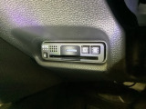 ハンドルの左下にETCがついています。高速道路の料金所の通過も楽々です。 カードの取り出しもしやすい場所についています。