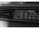 スマートフォンなどの音楽再生が可能なUSB接続ジャック装備車両です♪♪♪