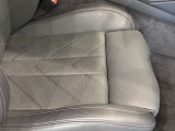 運転席になります。