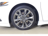 235/40R19