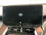 【12.3インチワイドナビ】高級感とインパクトのある大型ワイドナビを装備。各種オーディオ操作はもちろん、横長ワイド画面でのマップ2分割表示など、利便性も高いナビです♪