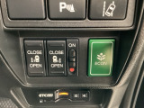 両側電動スライドドアです。腕や足・異物を感知すると動作が停止する、挟み込み防止機能が付いているので、お子さまにも安心してお使い頂けます!