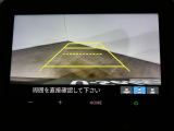 リアカメラ付きで後退時も安心です。