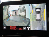 パノラミックビューモニター付きです。車両を上から見たような映像をディスプレイオーディオ画面に表示。運転席からの目視だけでは見にくい、車両周辺の状況をリアルタイムでしっかり確認できます。