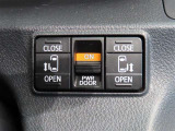 運転席からも操作できる両側パワースライドドア付きです。